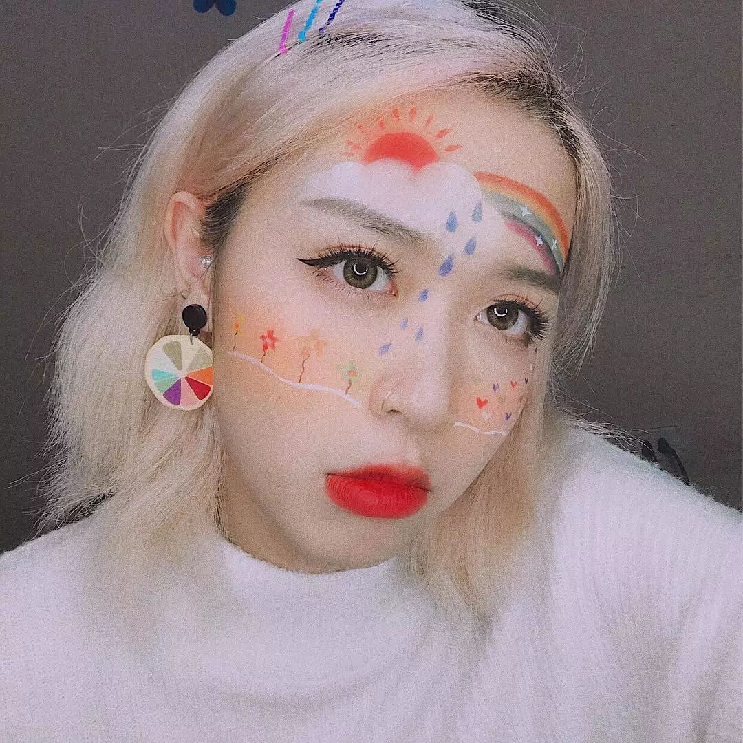 20岁越南小姐姐刷爆ins在脸上乱画浮夸妆容斩获10万粉吊打p图神器