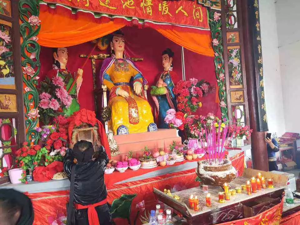 广南:古老皇姑节  万人接皇姑