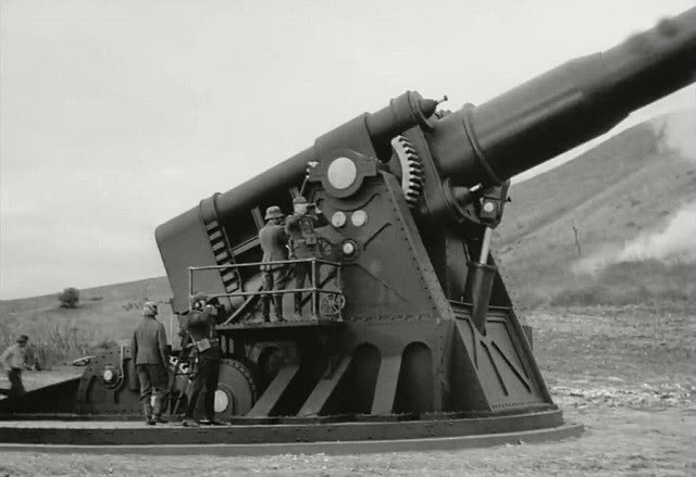 最强大炮:重量1500吨德军派4000人守护,射程60公里直接炸掉一个营