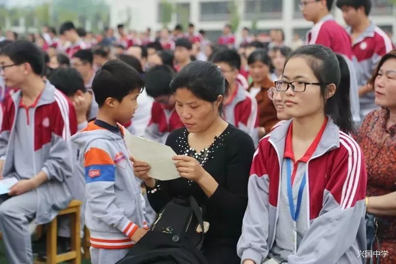 十八而志青春飞扬兴国中学举行2019届高三学子成人仪式暨高考倒计时30