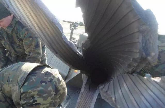 各种武器炸膛后的惨状,步枪枪管直接开花,看完还想玩枪吗?