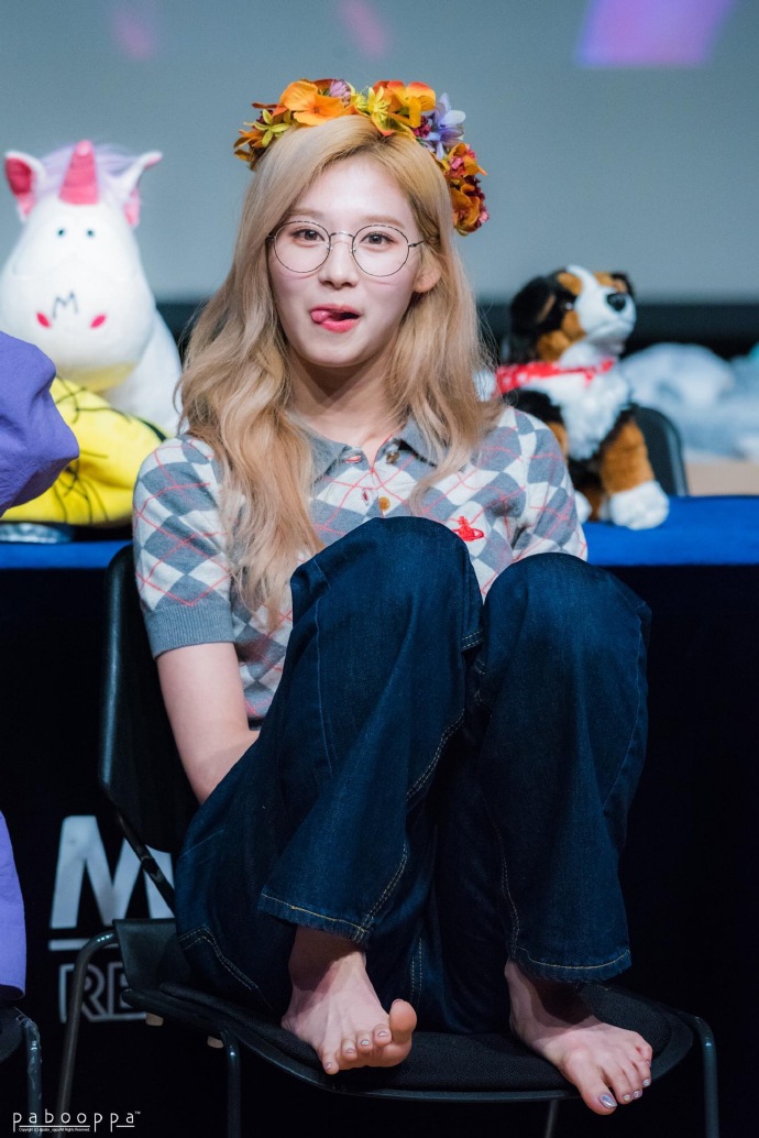 sana有穿袜子和鞋鞋哦!只有善良的人才能看见!