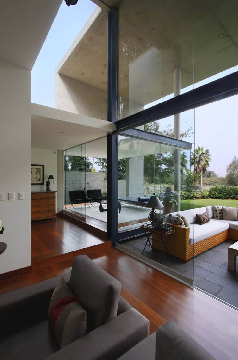 秘鲁一座现代矩形结构的奢华别墅时尚落地窗