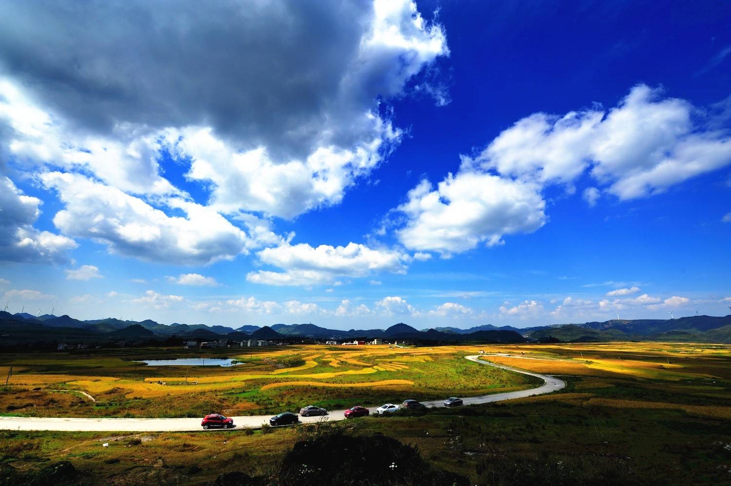 貴陽花溪高坡苗鄉,貴陽最佳自駕遊線路,苗族四月八節日不可錯過