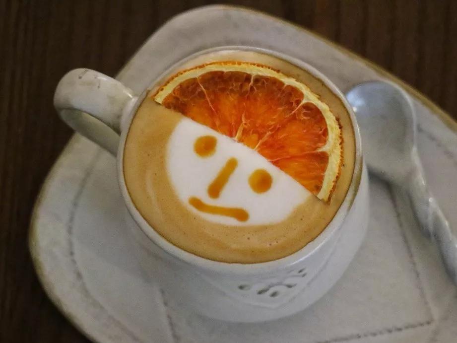 店里经典的dokidoki咖啡也是必点哦,店员端上来的时候已经被这可爱