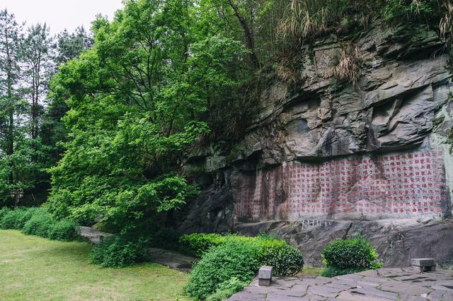 王安石忘记回家的地方,摩崖石刻400多幅,游客:天然艺术博物馆