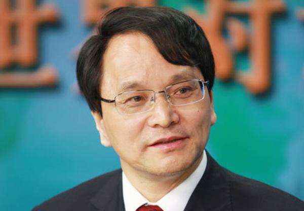 2015年,时任启东市教育局党委书记,局长陆圣华拟任启东中学党委副书记