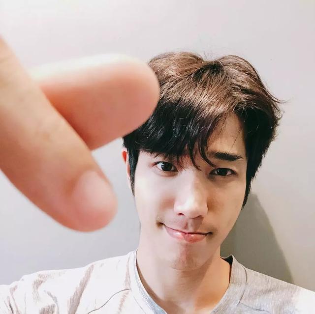 壁纸丨比悲伤更悲伤的故事,是找不到刘以豪这样的盐系男友吧?