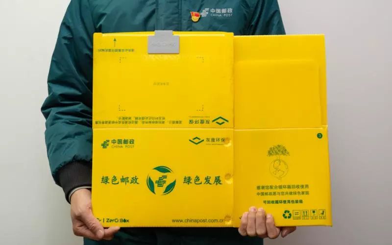 邮政新型可循环使用快递包装箱采用无胶带一体化折叠设计,方便整理