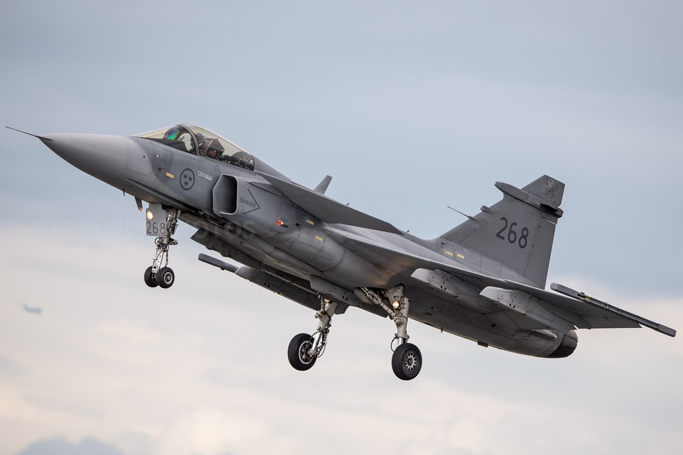 图说jas39鹰狮战斗机轻型三代半战机有得有失瑞典国防有一套