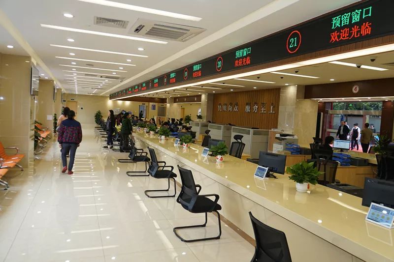 一天市民可乘坐公交302,80,k21路到"南头镇政府"或"升辉北路口"站下车