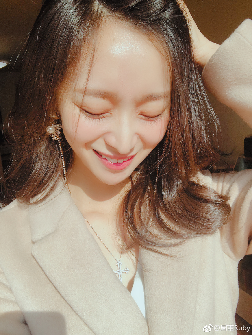 组图:王治郅妻子周蕾生活照 靓丽主持人笑容灿烂