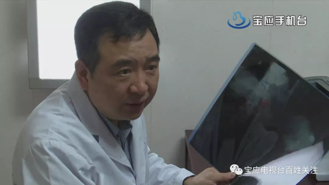 记者看到,听说欧阳教授在中医医院设立名师工作室,不少患者慕名而来.