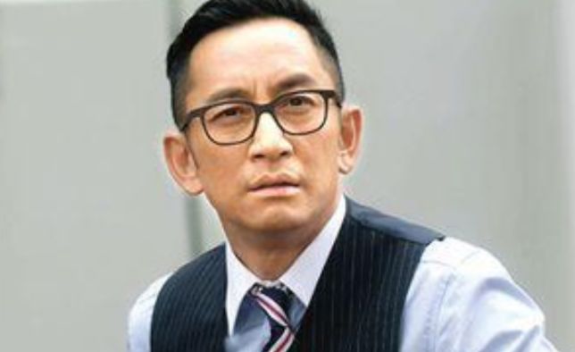 吴启华在香港娱乐圈中也是一个非常出名的演员,以演技著称,而且温文