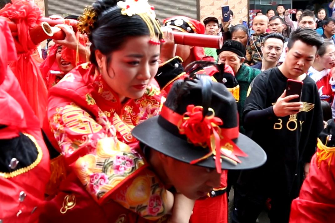 七星关这里举办了一场传统婚礼,,现场好热闹!