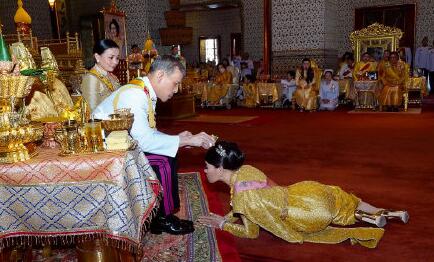 泰国跪拜礼仪图片图片