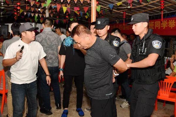 海南警方再灭村霸团伙!涉黑村支书生活穷奢极欲