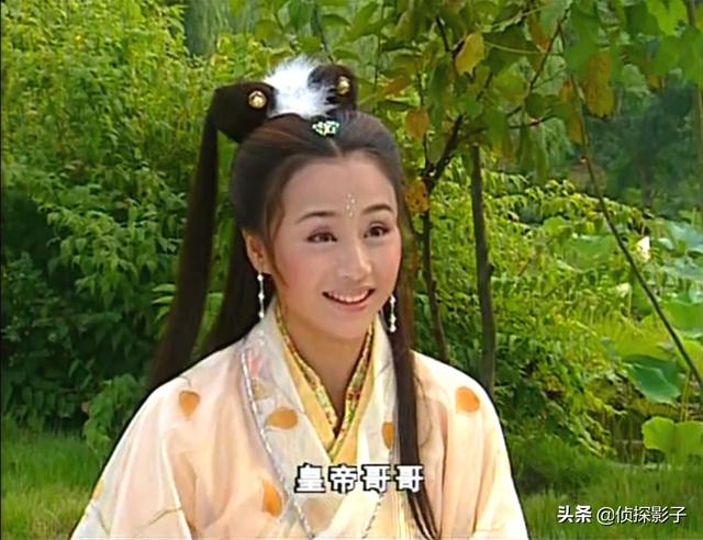 《凤在江湖》中曹颖扮演青蜓,青蜓有个很复杂的身世,她表面上是凤将军
