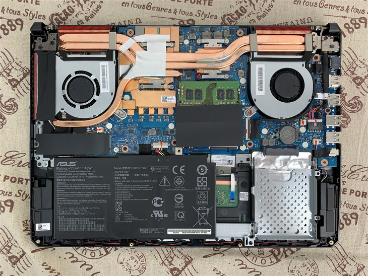 搭载标压锐龙处理器华硕飞行堡垒7火陨版游戏本评测