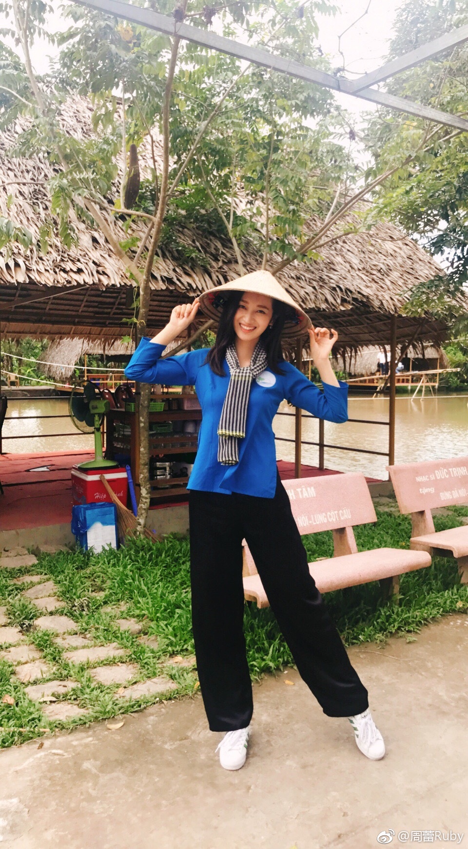 组图:王治郅妻子周蕾生活照 靓丽主持人笑容灿烂