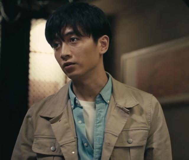 剧中陈晓饰演的警察金小天,形象相比之前他奶油小生的气质多了难得的