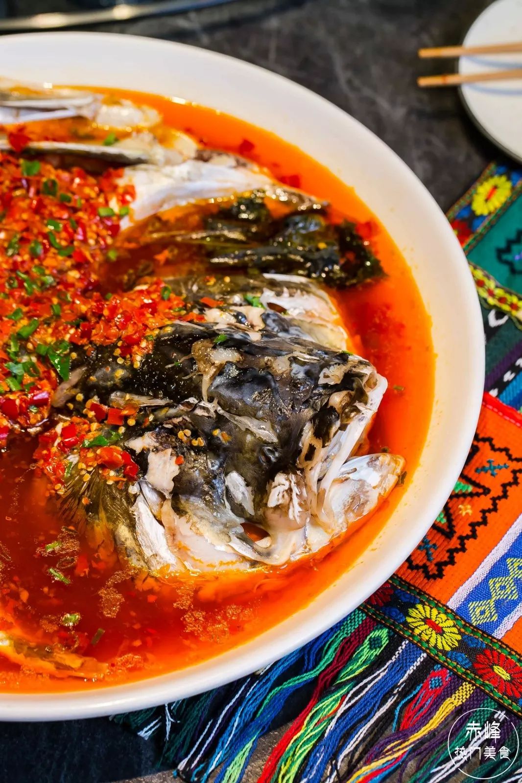 比脸盆还大的8斤剁椒鱼头,老板放话免费吃?