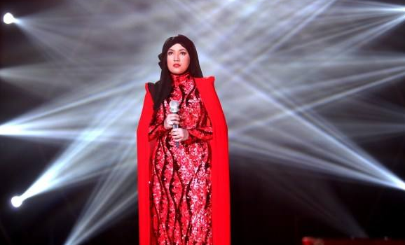 茜拉举办迎孩宴,和老公亲密亮相,并宣布孩子为男生