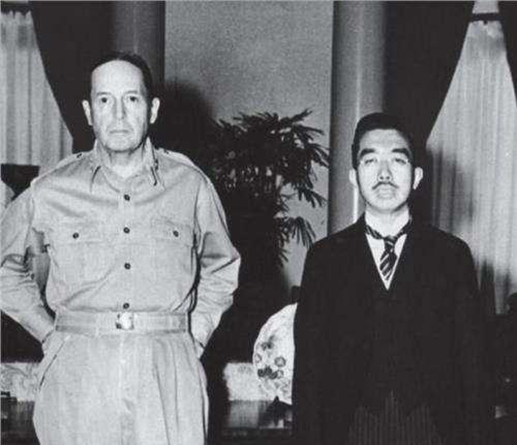 美国闻名世界的五星上将,连总统的账也不买,但对一个中国人却很崇拜