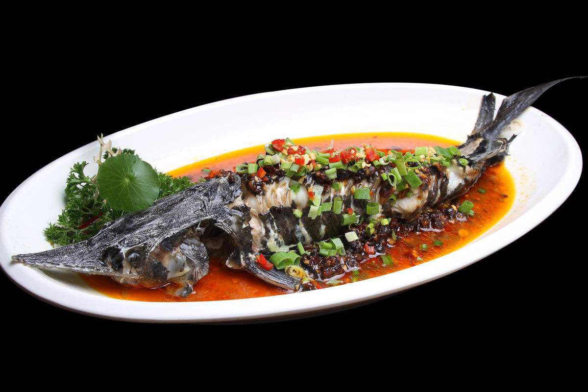 花海节期间,豫西百草园将推出时尚美食小吃街,还有深水鲟鱼鱼宴,无论