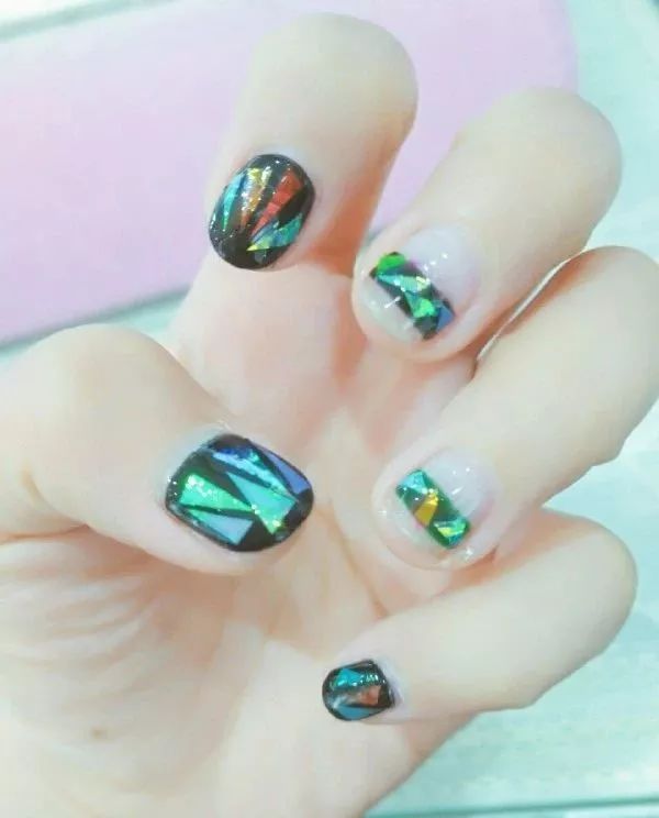 初夏的碎玻璃美甲,一定不能错过