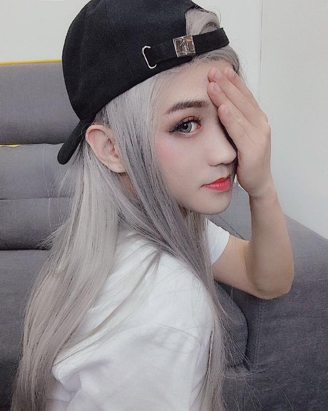 "贝拉拉"完美女装美丽爆棚 "蛋蛋解说"终是走上这条不归路