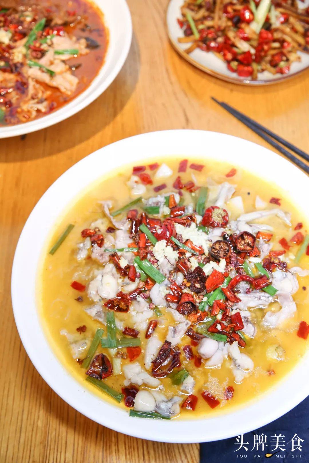 水煮双拼好吃, 泡椒田鸡也千万不要错过.