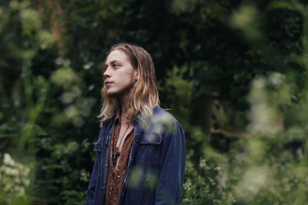 isaacgracie在诗歌与音符间游弋的少年