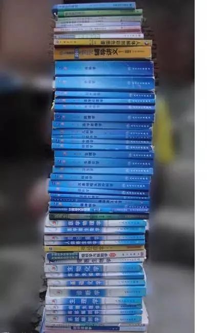 比如读个书吧,别人大学都是轻轻松松的,咱们学医的则是蓝色生死恋