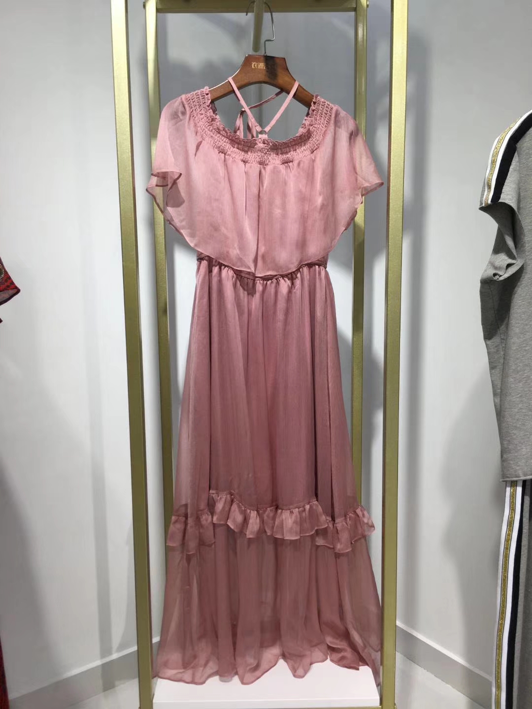 艾尔利斯19年夏 品牌折扣女装店货源 杭州品牌折扣女装市场