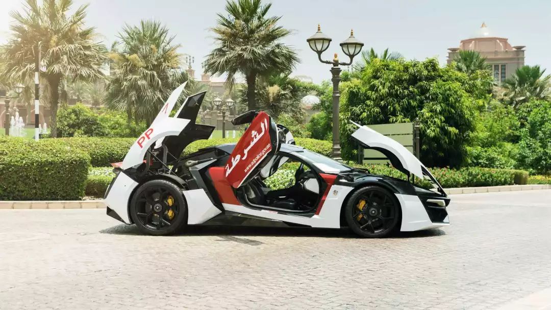 全球七輛迪拜瘋狂警車lykanhypersport