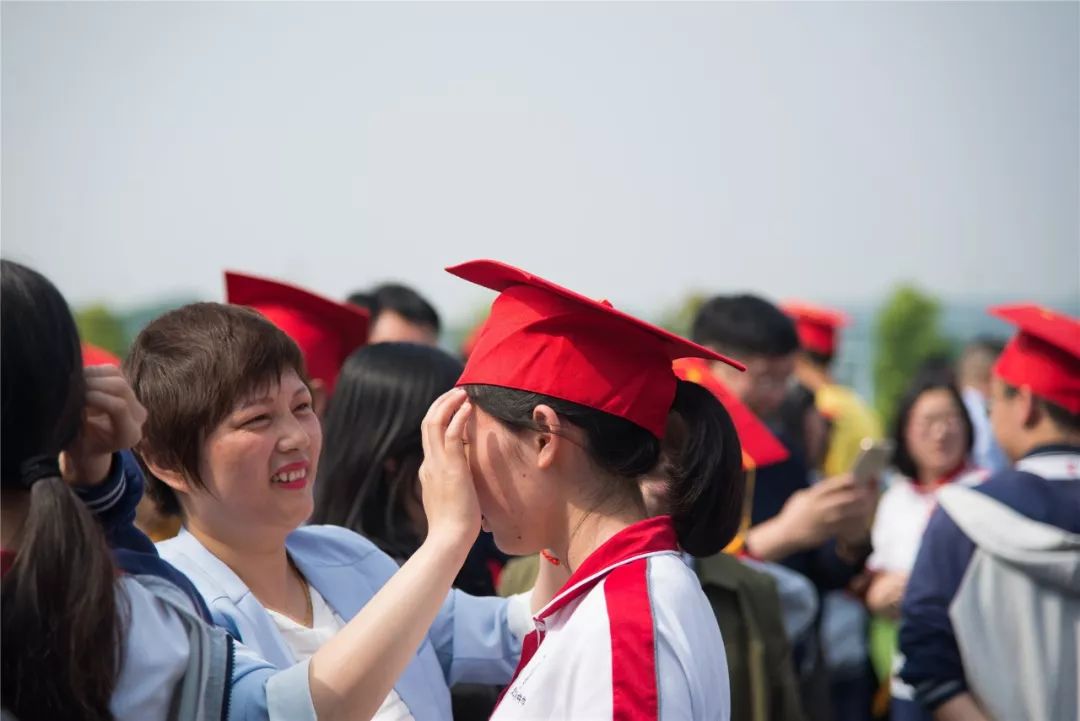 夷陵中学举行2019届高三成人仪式暨毕业典礼