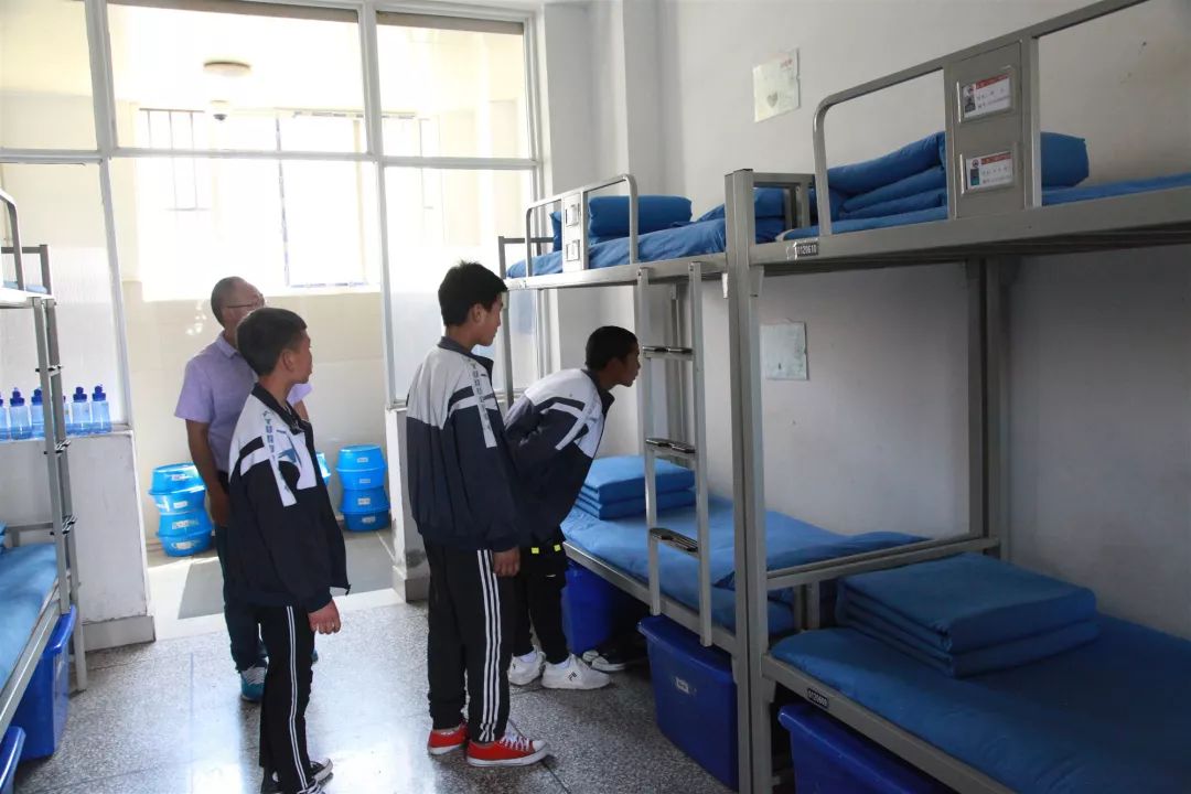 一群风华正茂的初中生怎么就进了监狱