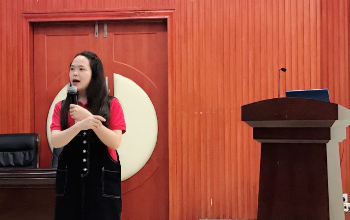 教师计划专项),作为一名乡村支教教师,他来到湛江吴川市吴阳镇大坉小