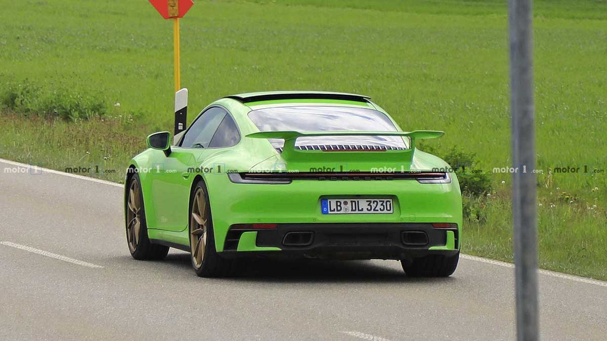 大尾翼上身全新保時捷911turbo路試諜照