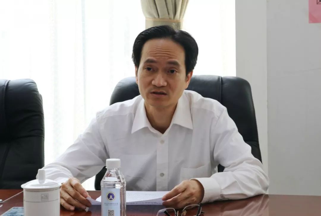 5月7日上午,市中级人民法院立案一庭庭长程建峰,法官秦燕,法官助理