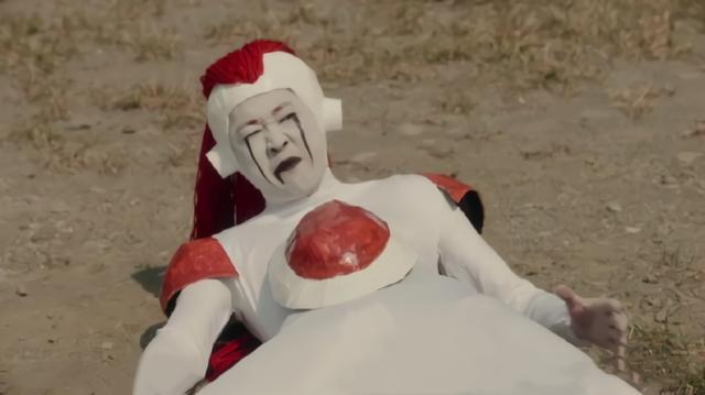 原创史上最辣眼龙珠真人版贝吉塔这造型像极了爱情