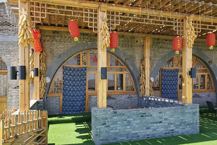 龙王坝窑洞宾馆(央广记者徐升摄)当我询问龙王坝发展的秘诀时,村民们