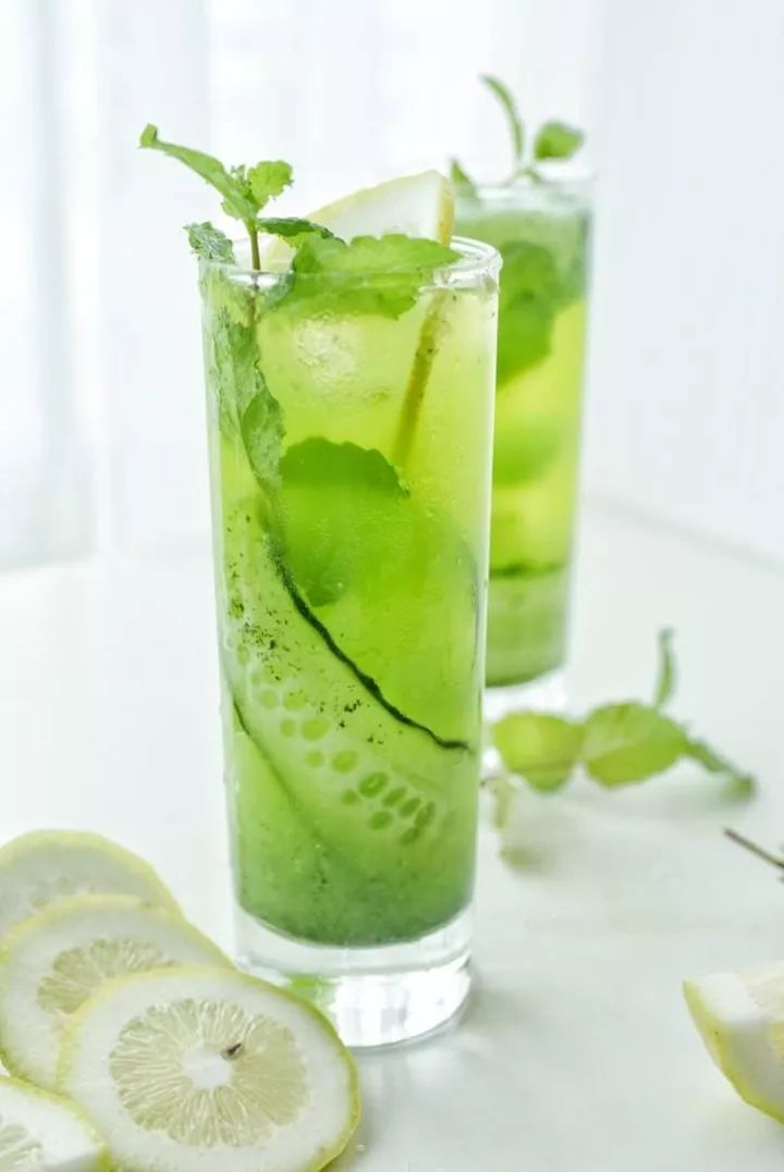 蜂蜜薄荷柠檬水食材:蜂蜜,柠檬,薄荷叶,纯净水.