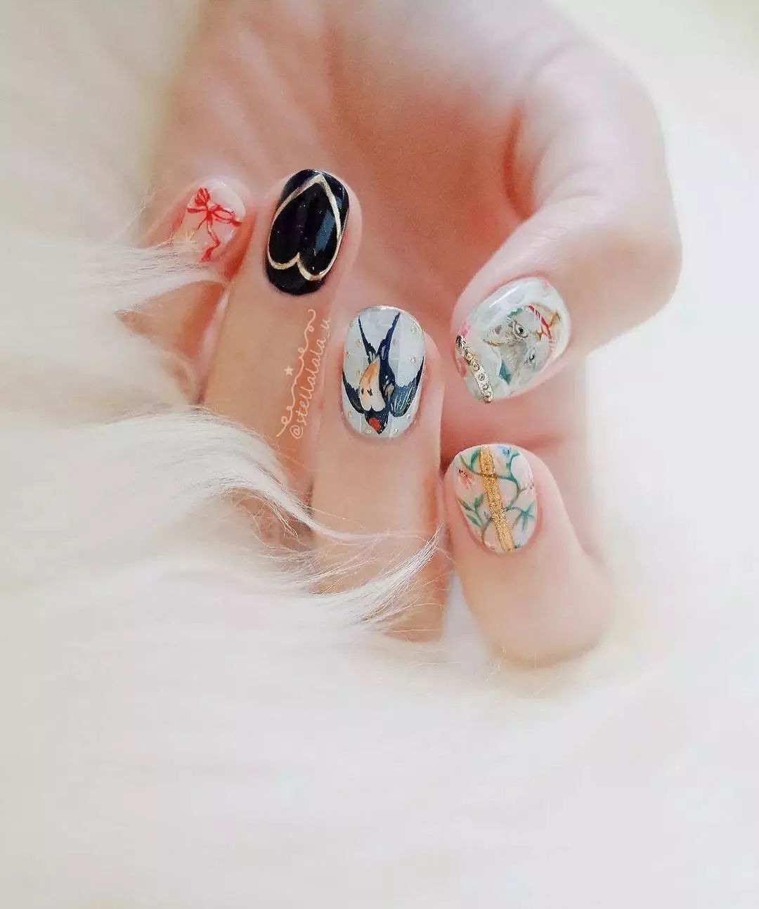 精致的手绘功底,将燕子绘在指甲上,浓浓的古风.