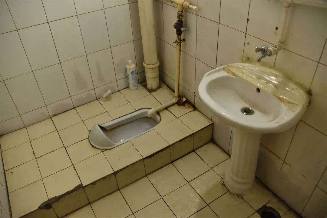 2-315经过了各辅导员老师和负责人的认真评选,及后期对各个寝室开展的