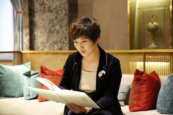 坤睿咨询方岚做客第一财经带来挑战下的企业管理之道