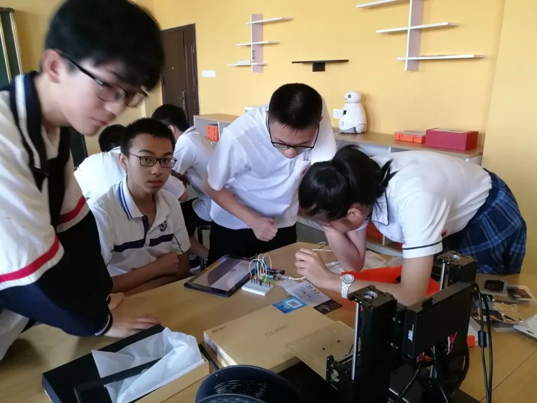 喜讯南昌一中学子在第十八届中小学电脑制作技能提升活动创客竞赛中以