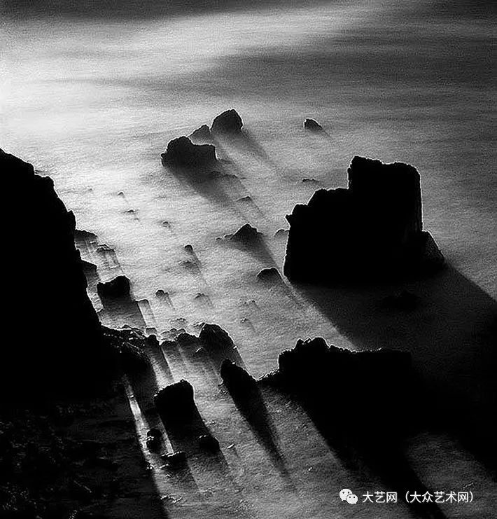 大众艺术网:绝非梦境胜似梦境的黑白视界 —— 美国著名摄影师 chip