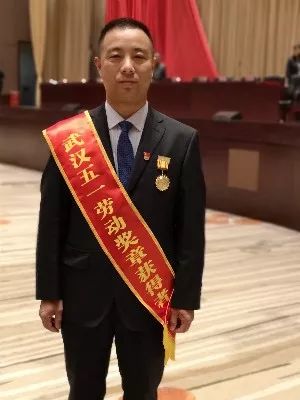 立足岗位普惠金融武汉农商行黄陂支行刘世锋同志被授予武汉五一劳动